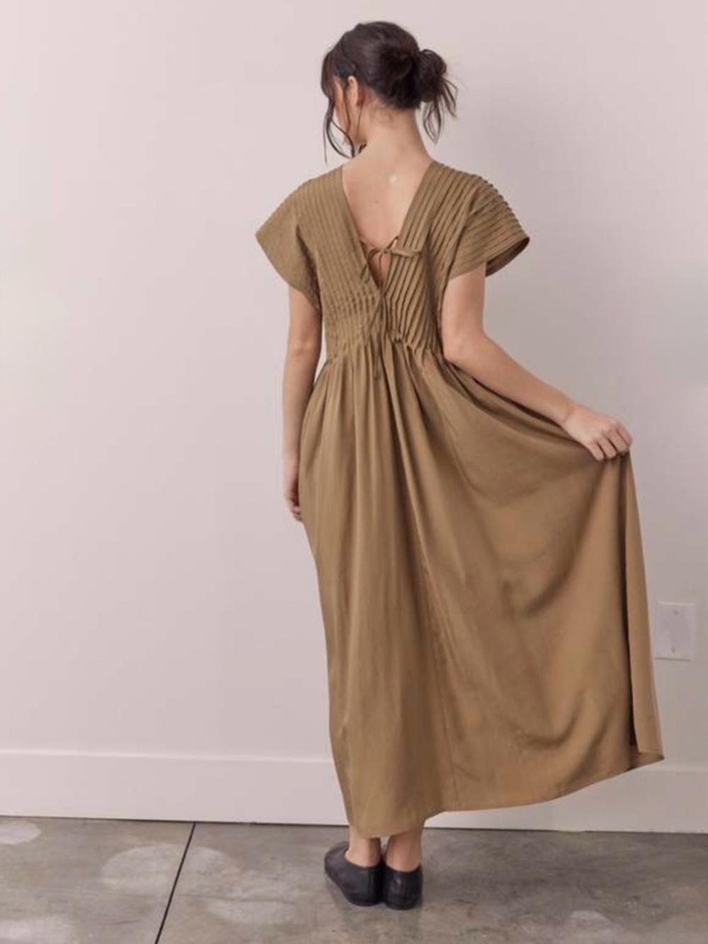 Amente Los Angeles Pin Tucked Midi Dress - Picture 2 of 12